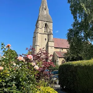 https://courtyard-garden-flat.cardiffhotelswales.com