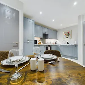 Modern Duplex Central Free Parking Wi-fi Apartment